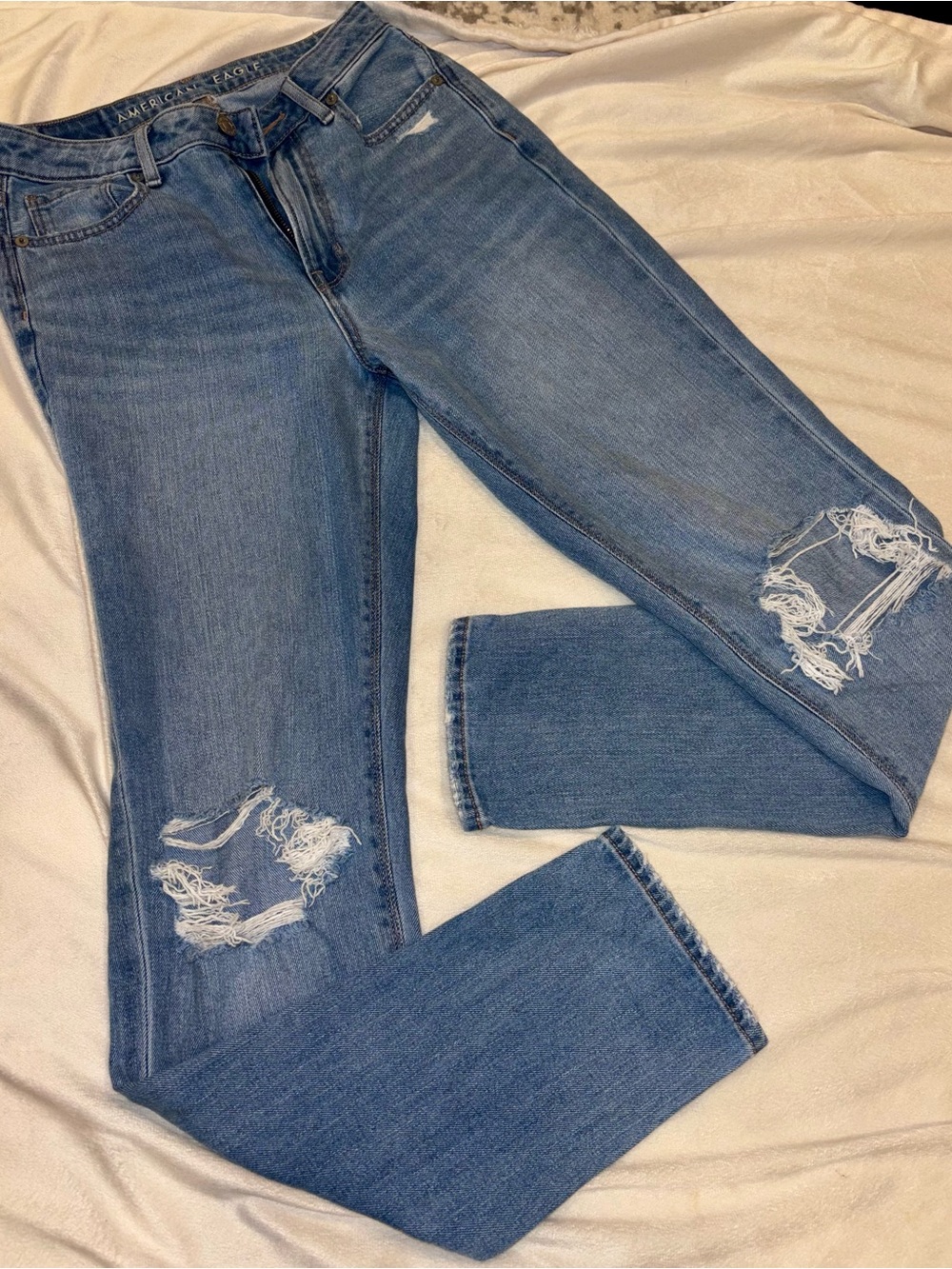 American Eagle Outfitters Women’s Light Blue Mom Jeans Distressed Straight-Leg